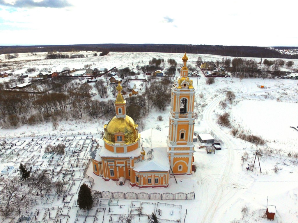 Церковь Рождества Пресвятой Богородицы, Богородское (Сергиево-Посадский городской округ, Московская область). общий вид в ландшафте, Вид с севера, фото с квадрокоптера