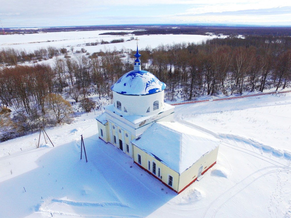 Закубежье. Церковь Успения Пресвятой Богородицы. общий вид в ландшафте, Вид с северо-запада, фото с квадрокоптера