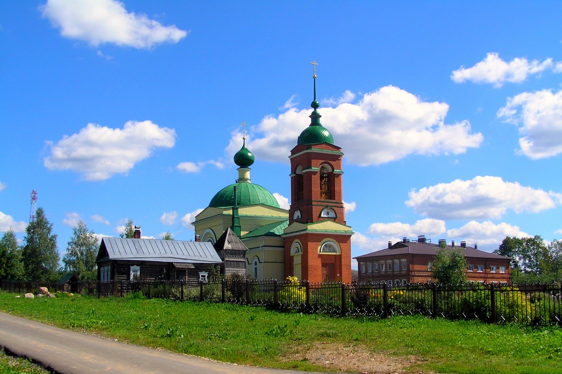 Каменки. Церковь Казанской иконы Божией Матери. общий вид в ландшафте