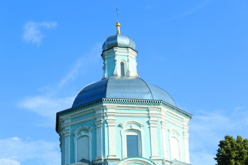 Церковь Покрова Пресвятой Богородицы, Кучки (Сергиево-Посадский городской округ, Московская область). архитектурные детали, Завершение основного объема храма