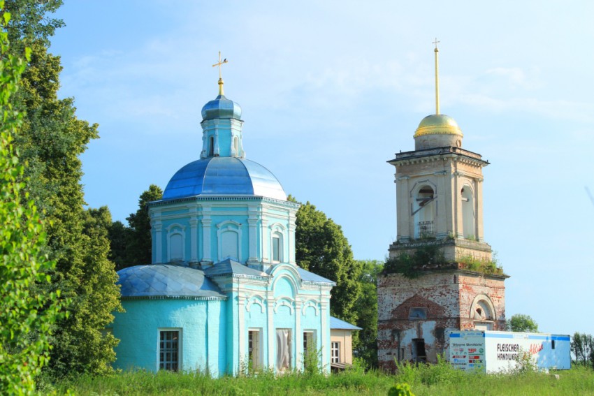 Кучки. Церковь Покрова Пресвятой Богородицы. общий вид в ландшафте, Вид с северо-востока