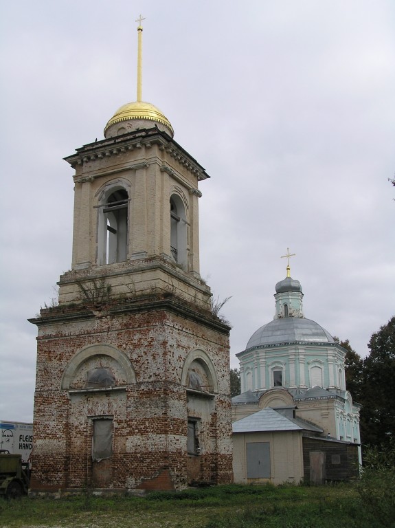 Церковь Покрова Пресвятой Богородицы, Кучки (Сергиево-Посадский городской округ, Московская область). общий вид в ландшафте