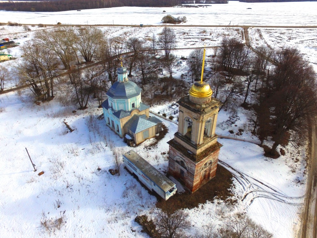 Церковь Покрова Пресвятой Богородицы, Кучки (Сергиево-Посадский городской округ, Московская область). общий вид в ландшафте, Вид с северо-запада, фото с квадрокоптера