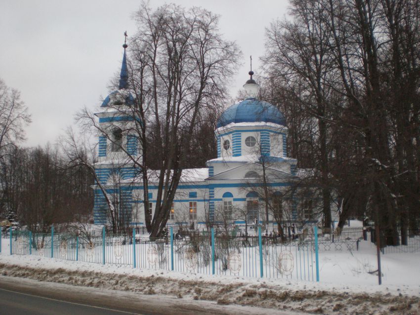 Церковь Казанской иконы Божией Матери, Хомяково (Сергиево-Посадский городской округ, Московская область). общий вид в ландшафте