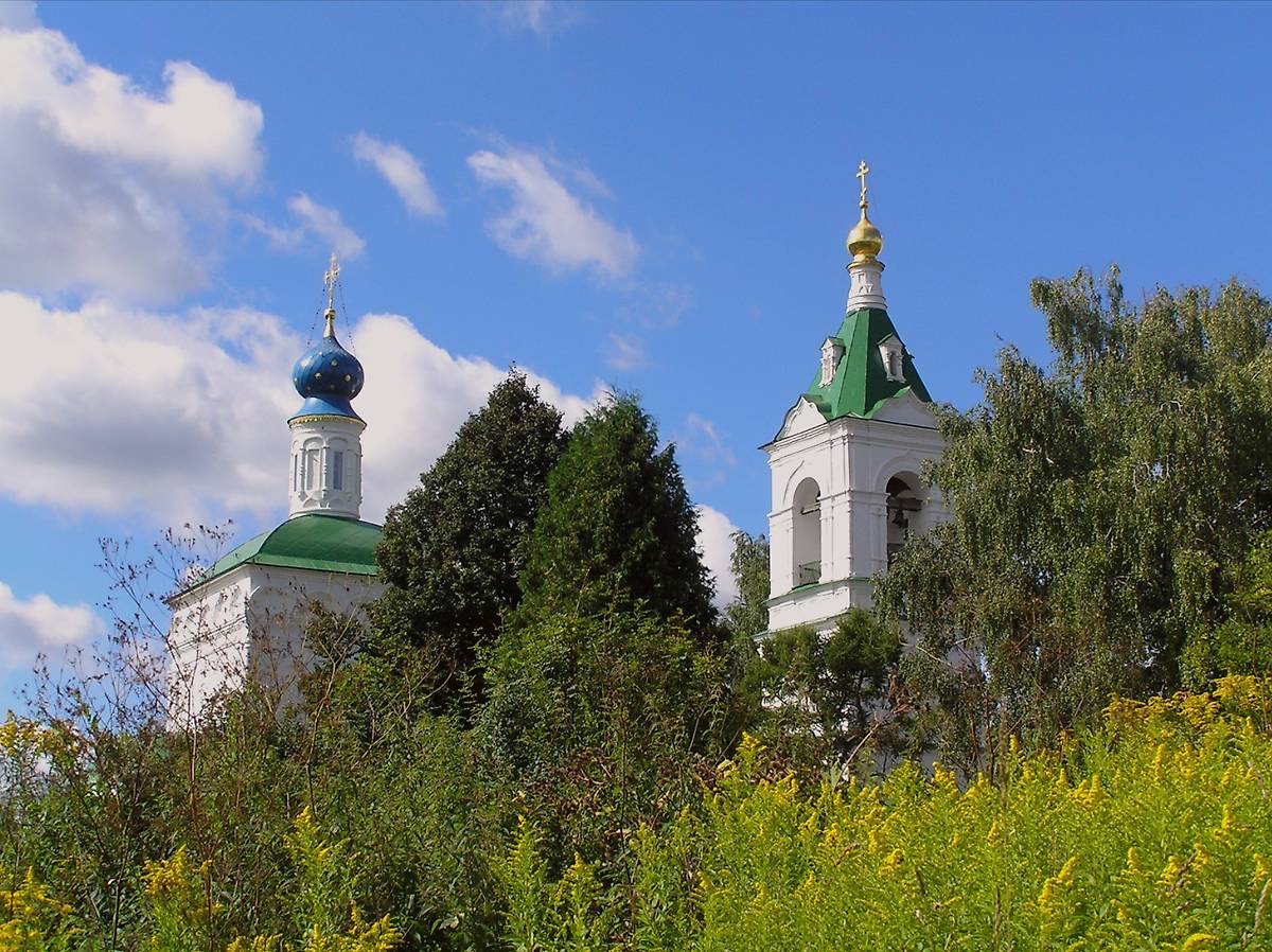 общий вид в ландшафте. Церковь Казанской иконы Божией Матери, Шеметово (Сергиево-Посадский городской округ, Московская область)