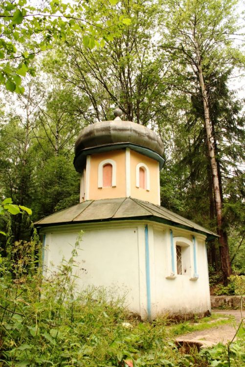 Часовня Иоанна Предтечи с источником, Слотино (Сергиево-Посадский городской округ, Московская область). фасады, Вид с северо-востока