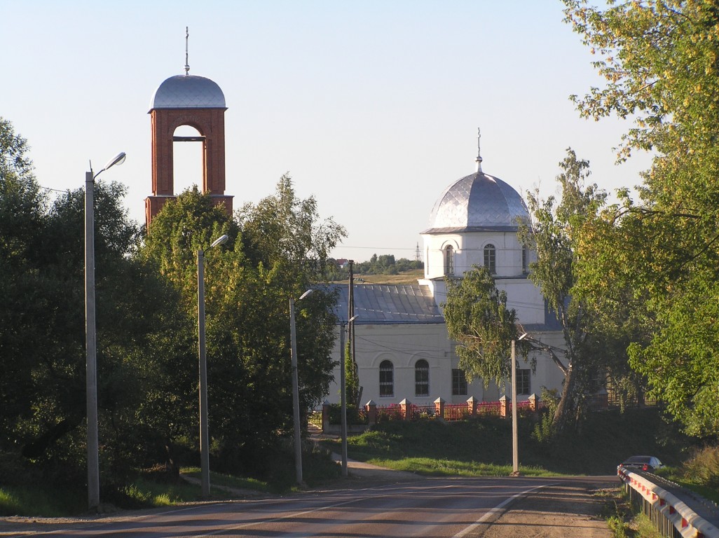Церковь Покрова Пресвятой Богородицы, Сватково (Сергиево-Посадский городской округ, Московская область). общий вид в ландшафте, Вид со старого Ярославского шоссе.
