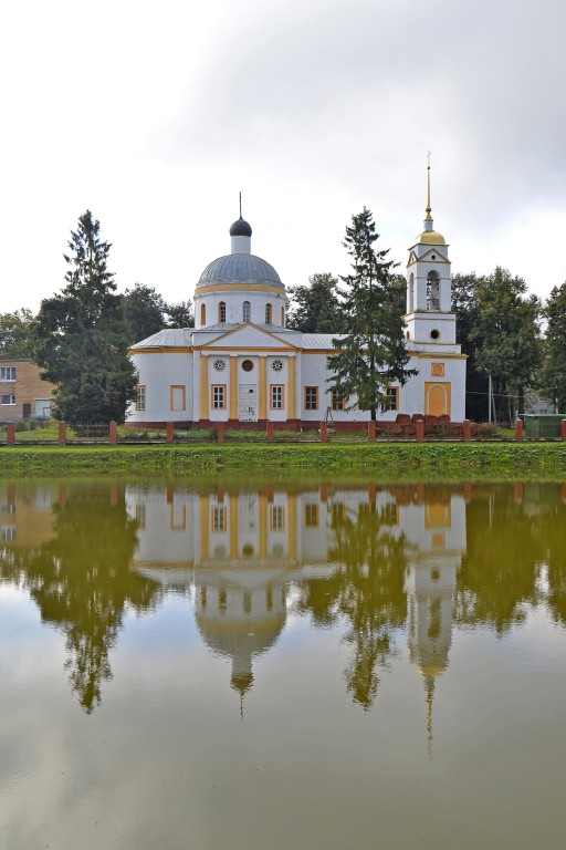 Церковь Василия Великого, Васильевское (Сергиево-Посадский городской округ, Московская область). общий вид в ландшафте