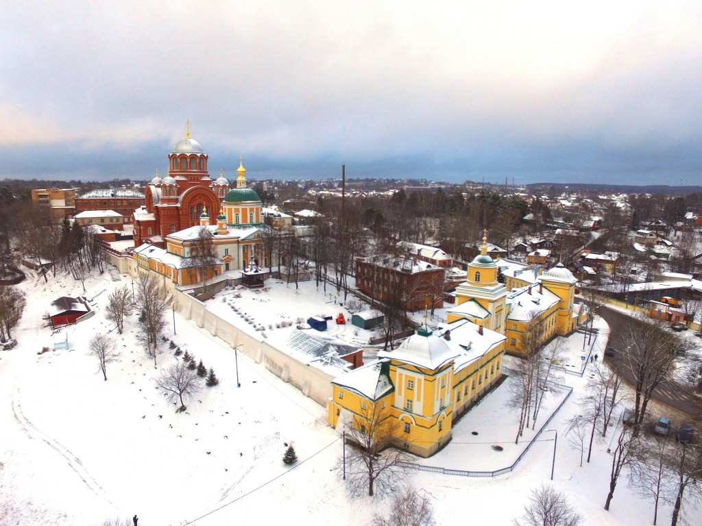 Покровский Хотьков монастырь, Хотьково (Сергиево-Посадский городской округ, Московская область). общий вид в ландшафте, Вид с юго-запада