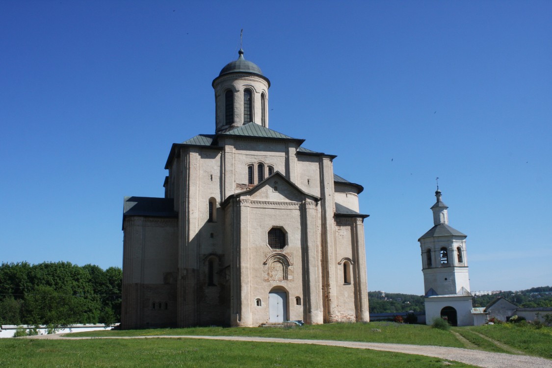 Смоленск. Церковь Михаила Архангела (Свирская) на Пристани. общий вид в ландшафте