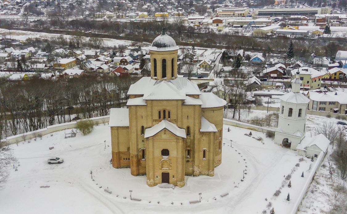 Смоленск. Церковь Михаила Архангела (Свирская) на Пристани. общий вид в ландшафте, Вид с юга