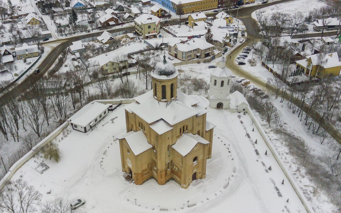 Смоленск. Церковь Михаила Архангела (Свирская) на Пристани. общий вид в ландшафте, Вид с юго-запада
