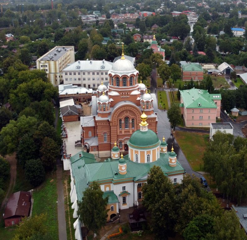 Покровский Хотьков монастырь. Собор Покрова Пресвятой Богородицы, Хотьково (Сергиево-Посадский городской округ, Московская область). общий вид в ландшафте