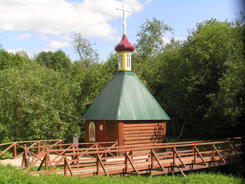Церковь Преображения Господня, Радонеж (Городок) (Сергиево-Посадский городской округ, Московская область). дополнительная информация, Часовня у церкви.