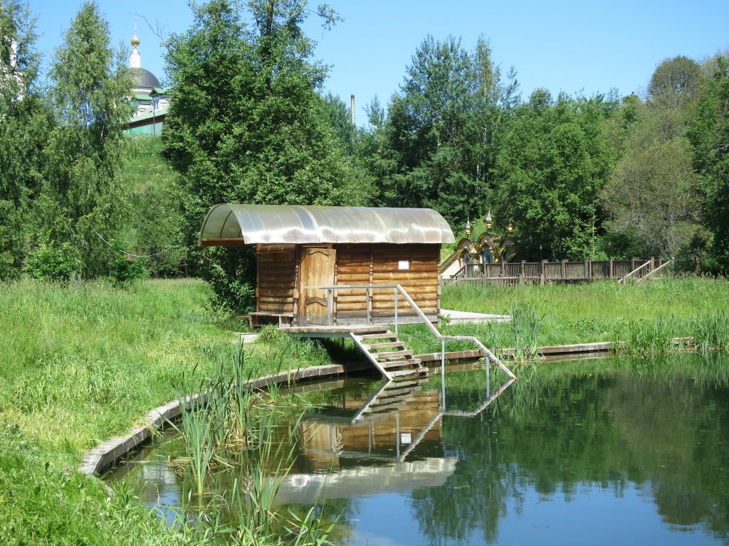 Церковь Преображения Господня, Радонеж (Городок) (Сергиево-Посадский городской округ, Московская область). дополнительная информация, Купальня на озере Всех Святых