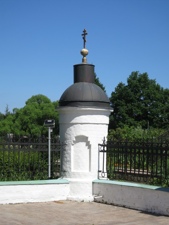 Церковь Преображения Господня, Радонеж (Городок) (Сергиево-Посадский городской округ, Московская область). дополнительная информация, Одна из башен ограды церкви Спаса Преображения