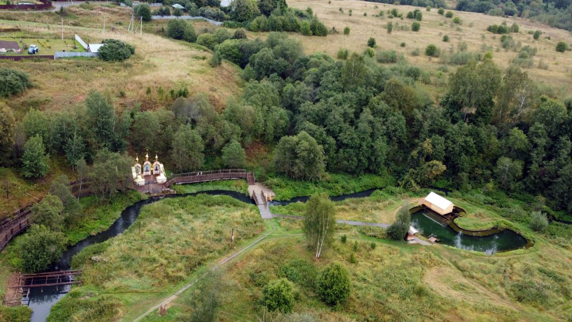 Церковь Преображения Господня, Радонеж (Городок) (Сергиево-Посадский городской округ, Московская область). дополнительная информация, Купальня/источник
