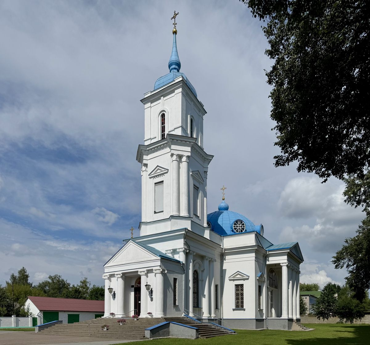 Вид с юго-запада, фасады. Собор Покрова Пресвятой Богородицы, Барановичи (Барановичский район, Беларусь, Брестская область)