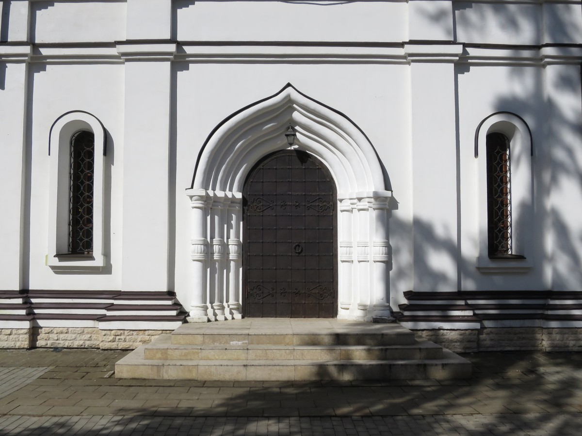 Церковь Сергия Радонежского, Конкурсный (Сергиево-Посадский городской округ, Московская область). архитектурные детали, Южный вход в храм