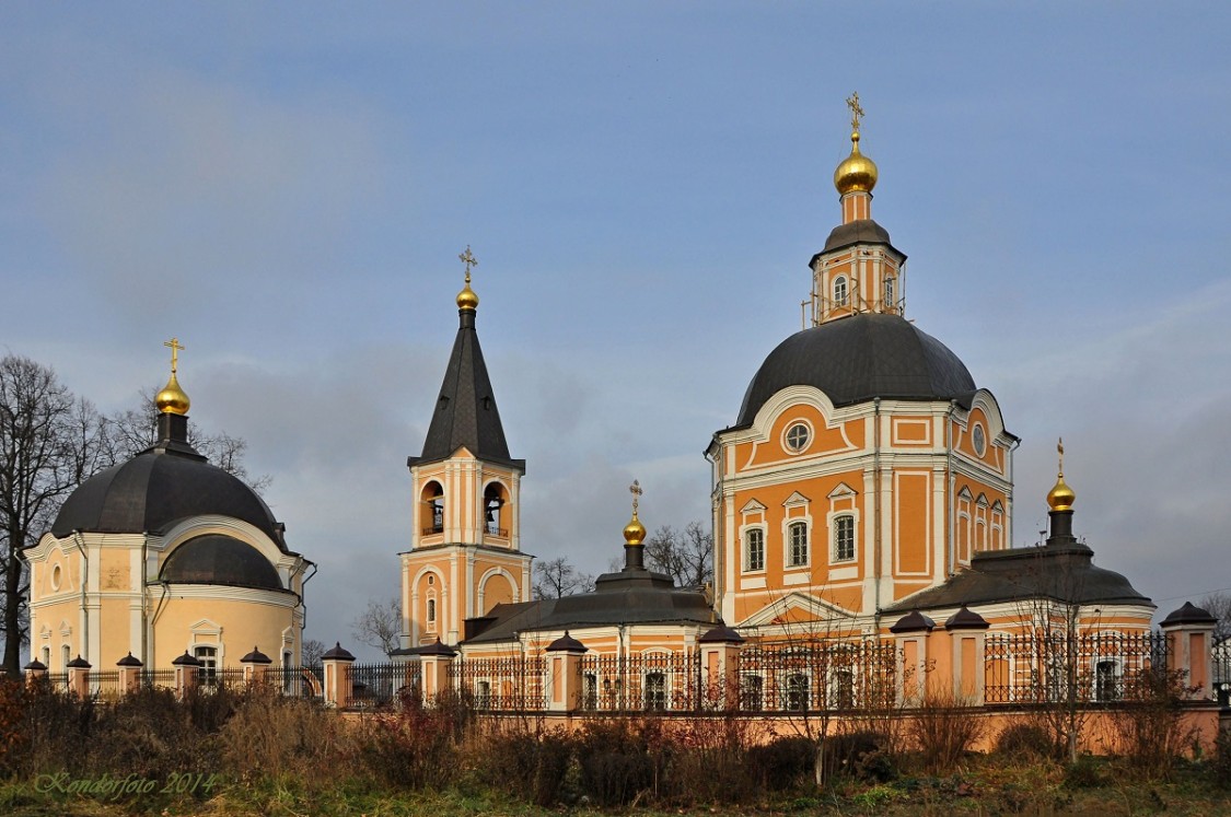 Церковь Успения Пресвятой Богородицы в Клементьеве, Сергиев Посад (Сергиево-Посадский городской округ, Московская область). общий вид в ландшафте