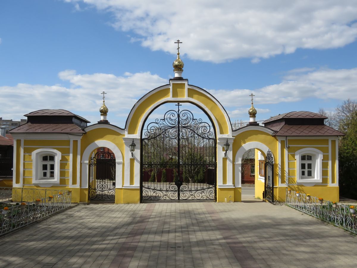 Церковь Успения Пресвятой Богородицы в Клементьеве, Сергиев Посад (Сергиево-Посадский городской округ, Московская область). дополнительная информация, Врата церковной ограды