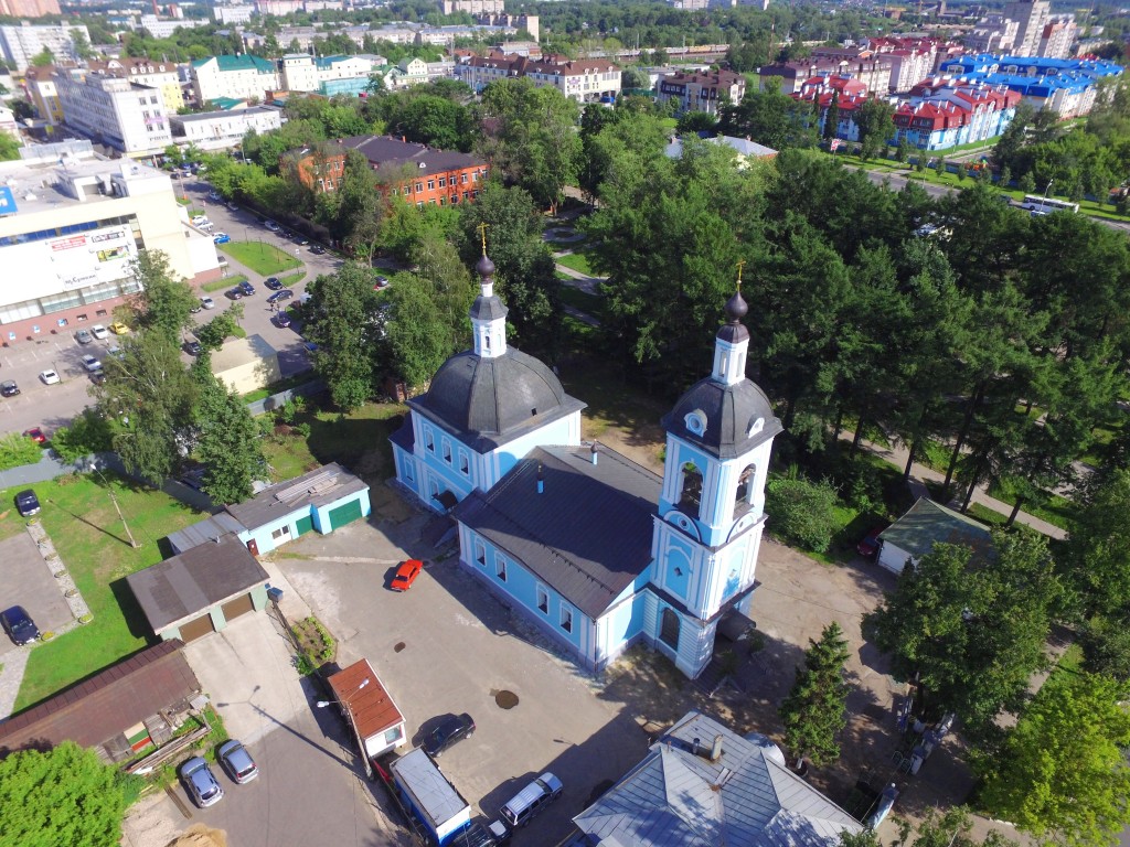 Сергиев Посад. Церковь Вознесения Господня в бывшей Иконной слободе. общий вид в ландшафте, Вид с северо-запада, фото с квадрокоптера