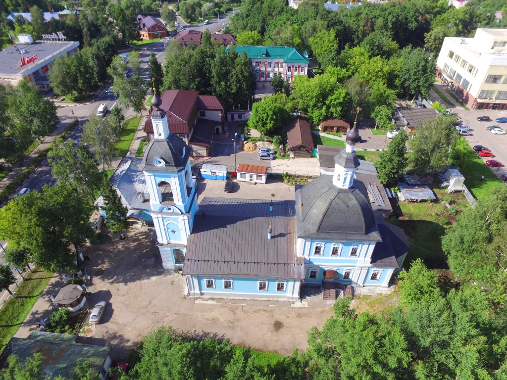 Сергиев Посад. Церковь Вознесения Господня в бывшей Иконной слободе. общий вид в ландшафте, Вид с юга, фото с квадрокоптера