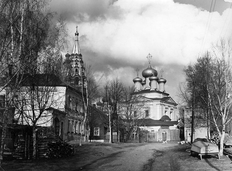 Осташков. Собор Воскресения Христова. архивная фотография, Воскресенский собор, вид с запада, с пер. Любы Морозовой. Фото 80-х гг. XX века.