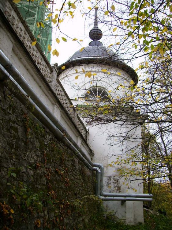 Николаевский Черноостровский монастырь, Малоярославец (Малоярославецкий район, Калужская область). дополнительная информация, Башенка монастыря. Внутри - иконная лавка