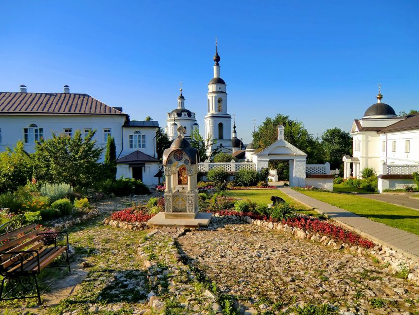 Малоярославец. Николаевский Черноостровский монастырь. фасады