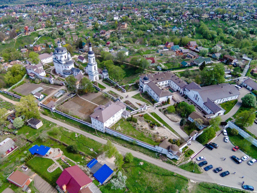 Малоярославец. Николаевский Черноостровский монастырь. общий вид в ландшафте
