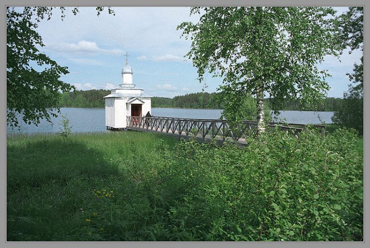 Тервеничи. Покрово-Тервенический женский монастырь. Неизвестная часовня (купальная). общий вид в ландшафте