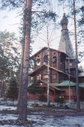 Церковь Казанской иконы Божией Матери (в честь 300-летия дома Романовых), Вырица (Гатчинский район, Ленинградская область). фасады