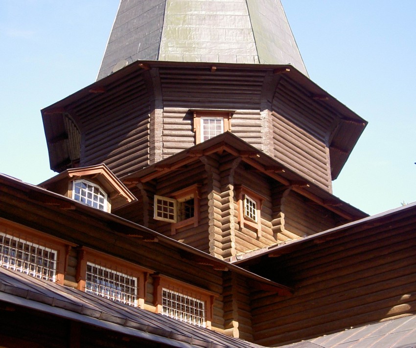 Церковь Казанской иконы Божией Матери (в честь 300-летия дома Романовых), Вырица (Гатчинский район, Ленинградская область). архитектурные детали