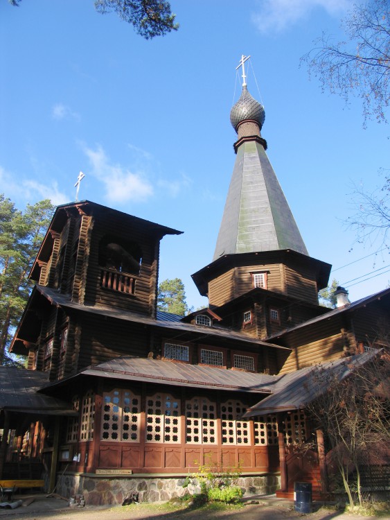 Церковь Казанской иконы Божией Матери (в честь 300-летия дома Романовых), Вырица (Гатчинский район, Ленинградская область). архитектурные детали