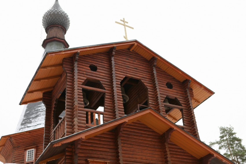 Церковь Казанской иконы Божией Матери (в честь 300-летия дома Романовых), Вырица (Гатчинский район, Ленинградская область). архитектурные детали