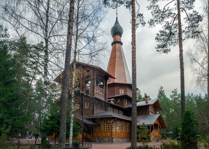 Вырица. Церковь Казанской иконы Божией Матери (в честь 300-летия дома Романовых). фасады, Вид с юго-западной стороны.