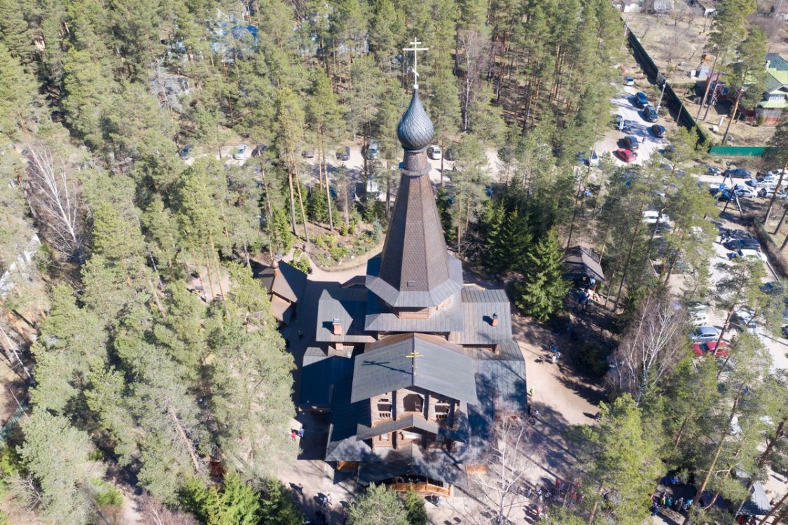 Церковь Казанской иконы Божией Матери (в честь 300-летия дома Романовых), Вырица (Гатчинский район, Ленинградская область). архитектурные детали
