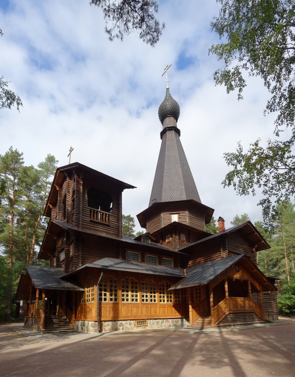 Вырица. Церковь Казанской иконы Божией Матери (в честь 300-летия дома Романовых). фасады, Южный фасад