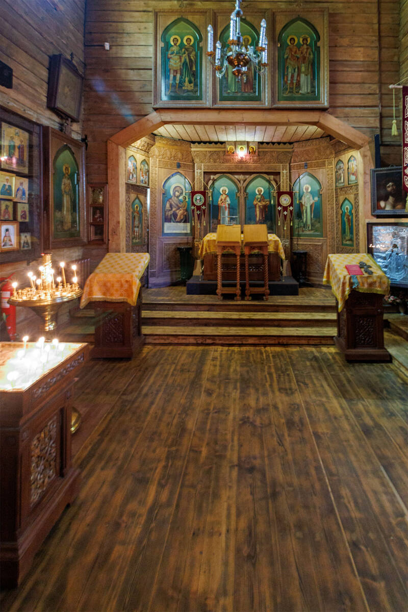 Церковь Казанской иконы Божией Матери (в честь 300-летия дома Романовых), Вырица (Гатчинский район, Ленинградская область). интерьер и убранство