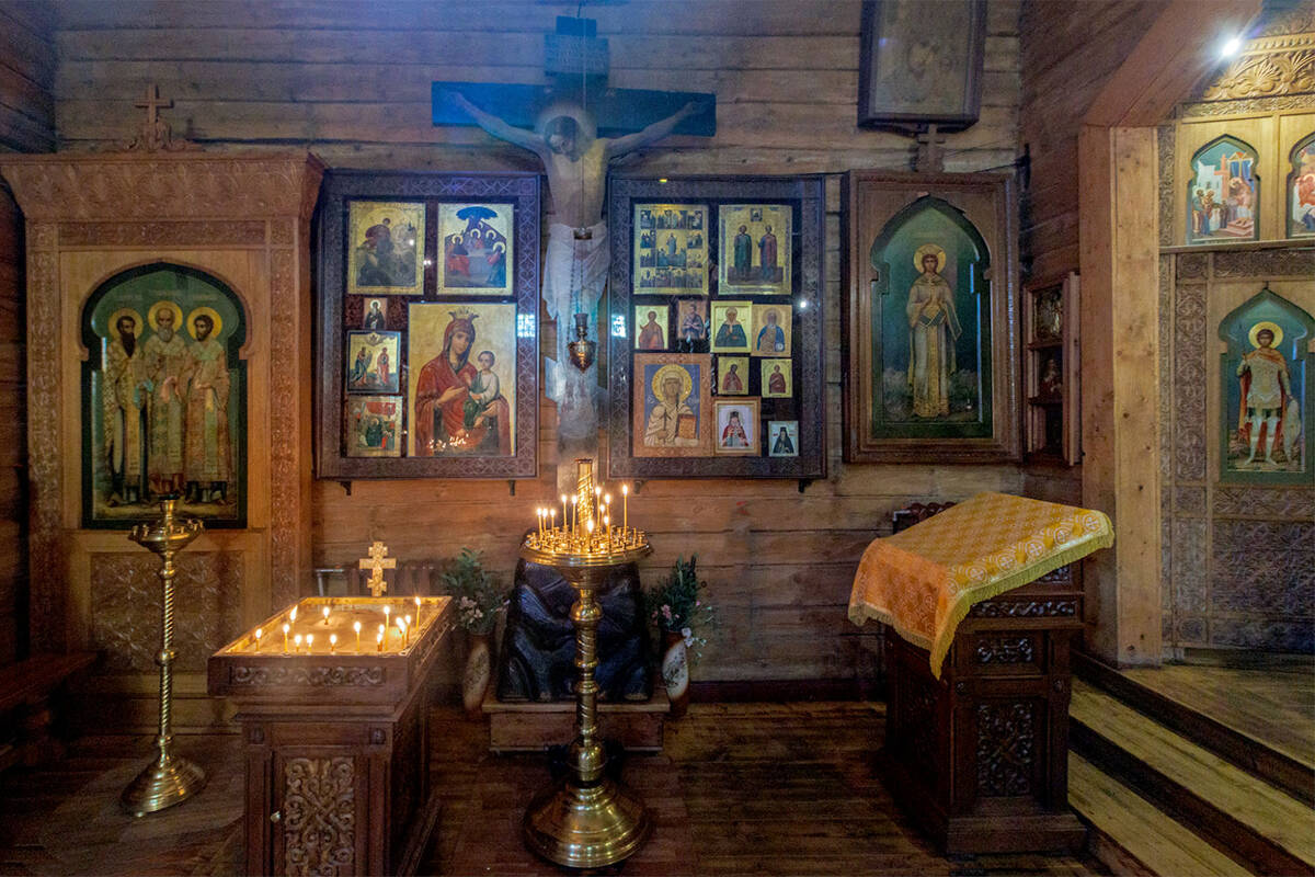 Церковь Казанской иконы Божией Матери (в честь 300-летия дома Романовых), Вырица (Гатчинский район, Ленинградская область). интерьер и убранство