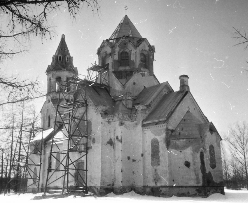 Церковь Происхождения честных древ Креста Господня, Лисино-Корпус (Тосненский район, Ленинградская область). фасады