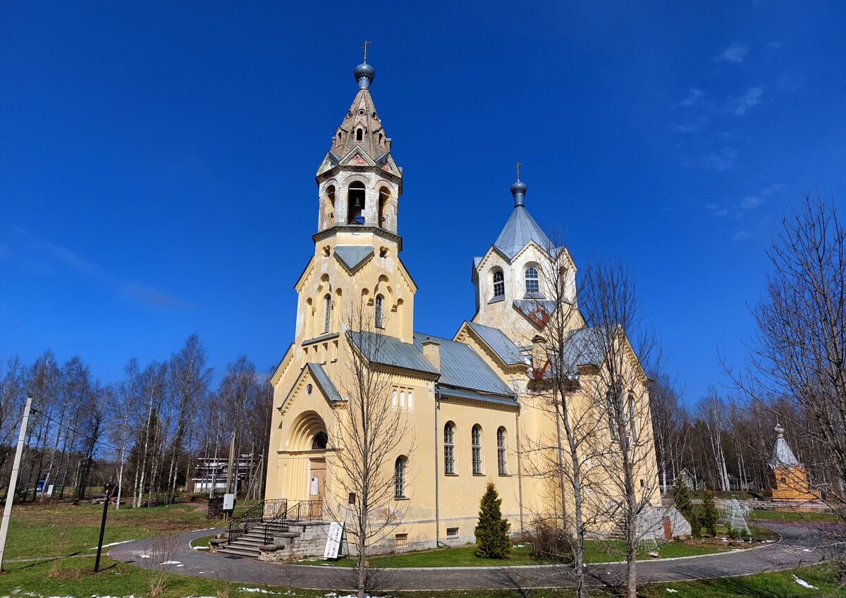 Церковь Происхождения честных древ Креста Господня, Лисино-Корпус (Тосненский район, Ленинградская область). фасады