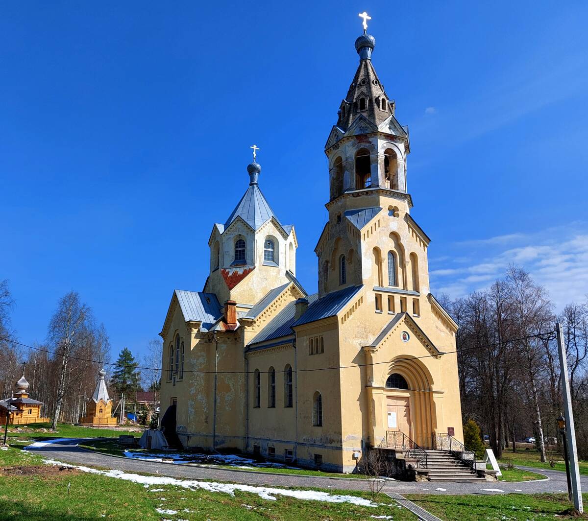 Церковь Происхождения честных древ Креста Господня, Лисино-Корпус (Тосненский район, Ленинградская область). фасады