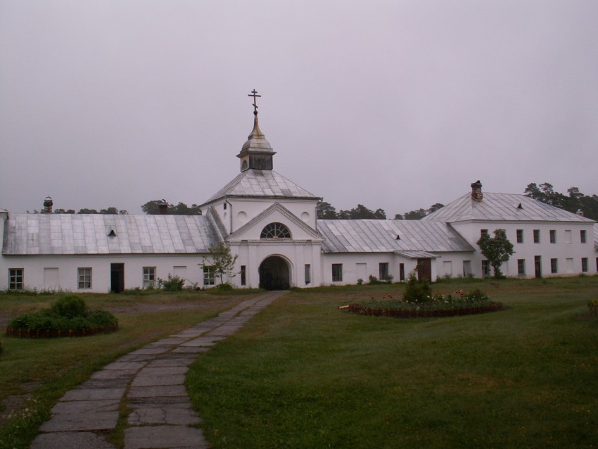 Коневец, остров. Рождества Пресвятой Богородицы Коневский монастырь. фасады, Воротная башня