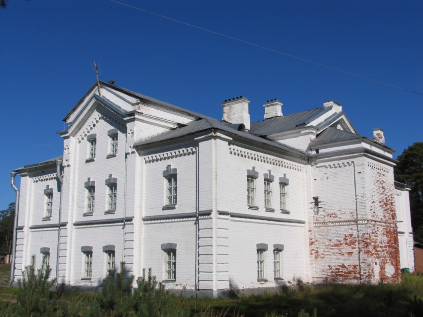Рождества Пресвятой Богородицы Коневский монастырь, Коневец, остров (Приозерский район, Ленинградская область). дополнительная информация, Работный дом. Арх. И.Б. Слупский, 1874.