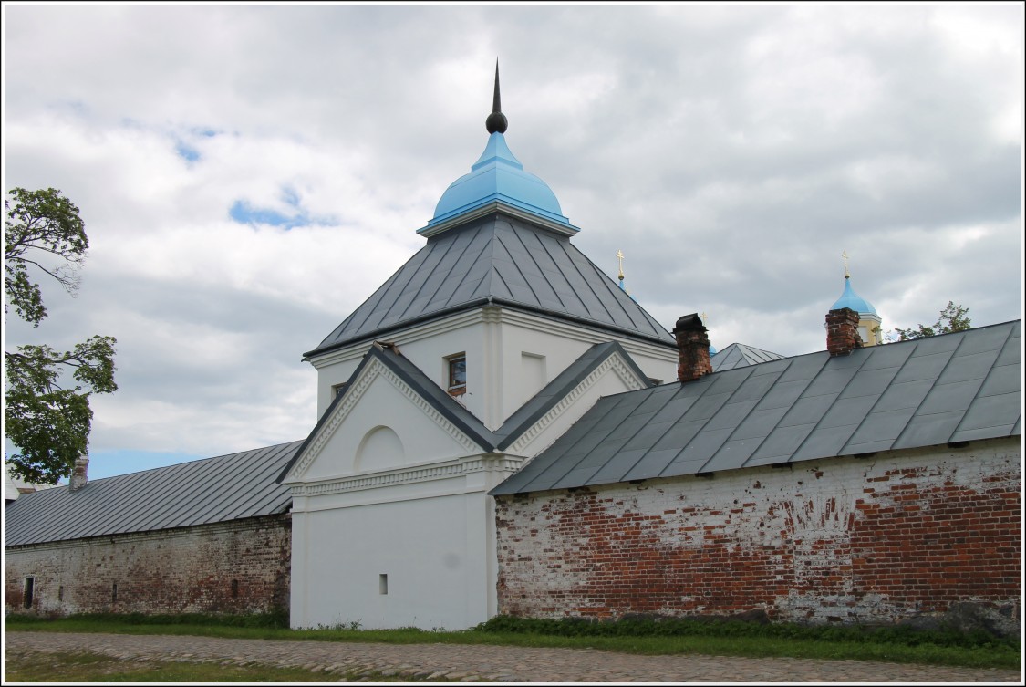 Рождества Пресвятой Богородицы Коневский монастырь, Коневец, остров (Приозерский район, Ленинградская область). фасады