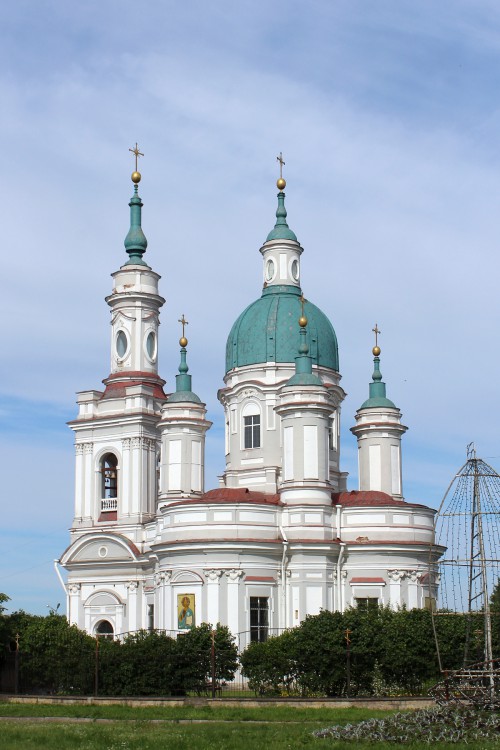 Собор Екатерины, Кингисепп (Кингисеппский район, Ленинградская область). общий вид в ландшафте