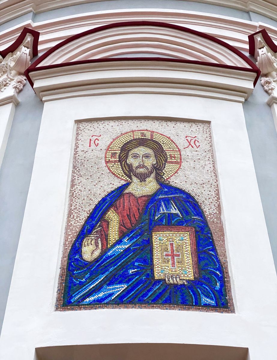 Собор Екатерины, Кингисепп (Кингисеппский район, Ленинградская область). архитектурные детали, Обновлённый мозаичный образ над южным порталом