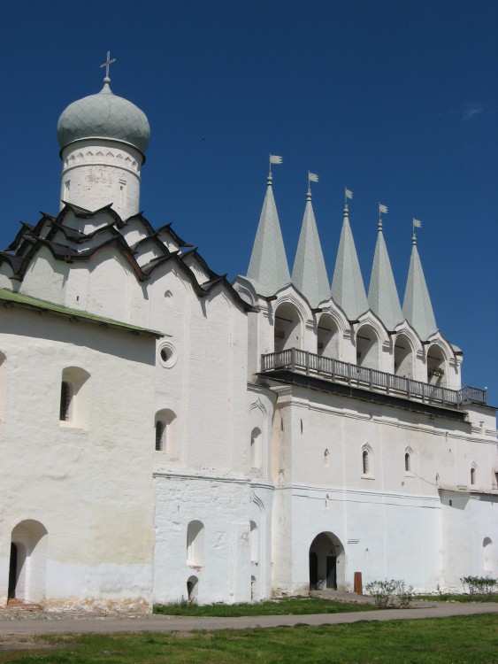 Тихвин. Тихвинский Богородице-Успенский мужской монастырь. фасады, Общий вид с юго-запада
